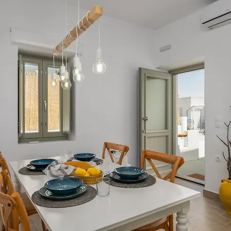 White Cycladic House بيت للعطل *