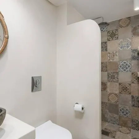 White Cycladic House Triovasálos