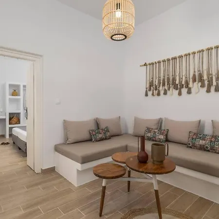White Cycladic House بيت للعطل *