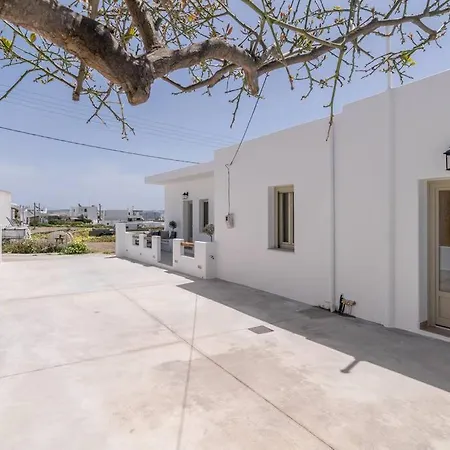 White Cycladic House Triovasálos